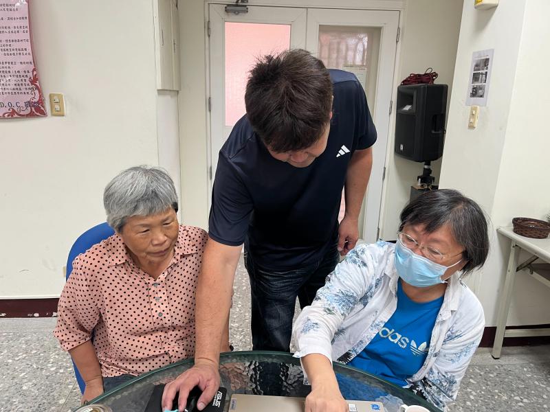 （如Tinkercad或Fusion 360}