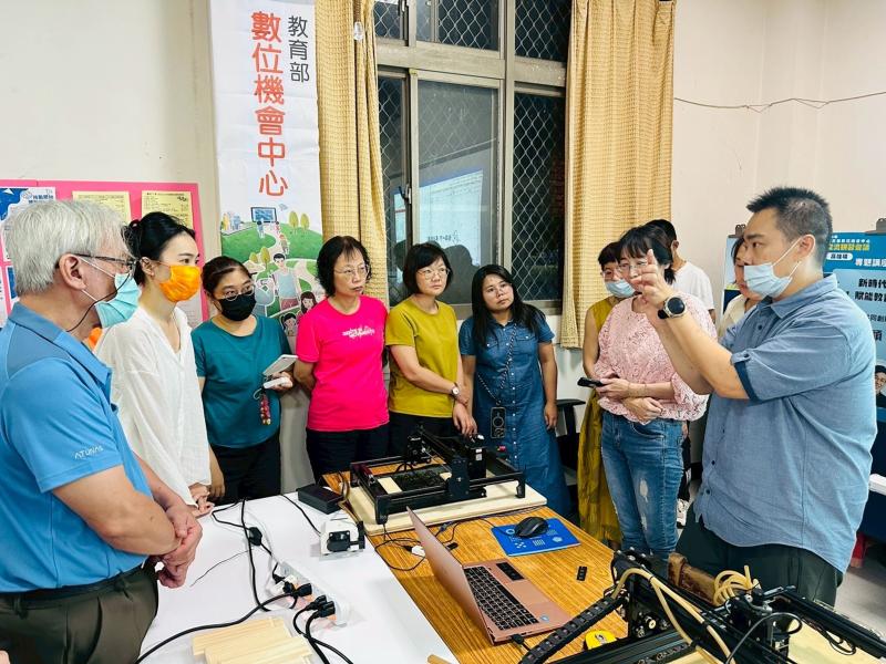 大家認識雷射雕刻機的工作原理基本與設計與雕刻操作演練過程