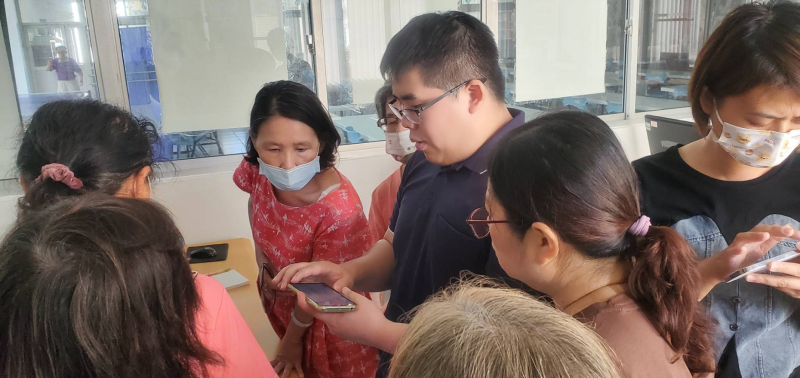 利用AR2VR app，學員學習如何利用360度環景照片製作場景，並從中設置熱點擺放照片、影片