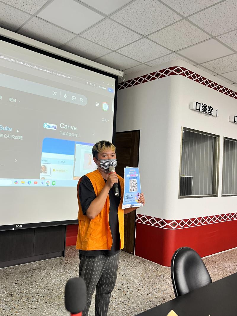 利用一點時間，執行秘書為大家推廣家長與孩子手機上網安全防護宣導，加深家長對於孩子用網的安全，提供手機控管功能，為孩子把關。
