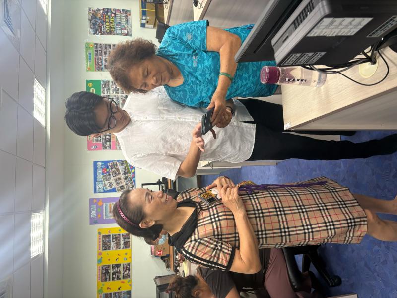 原本以為做海報需要專業的設計背景，但老師用簡單易懂的方式，教我們如何運用免費工具（像是Canva）快速製作出吸睛又實用的圖文海報。