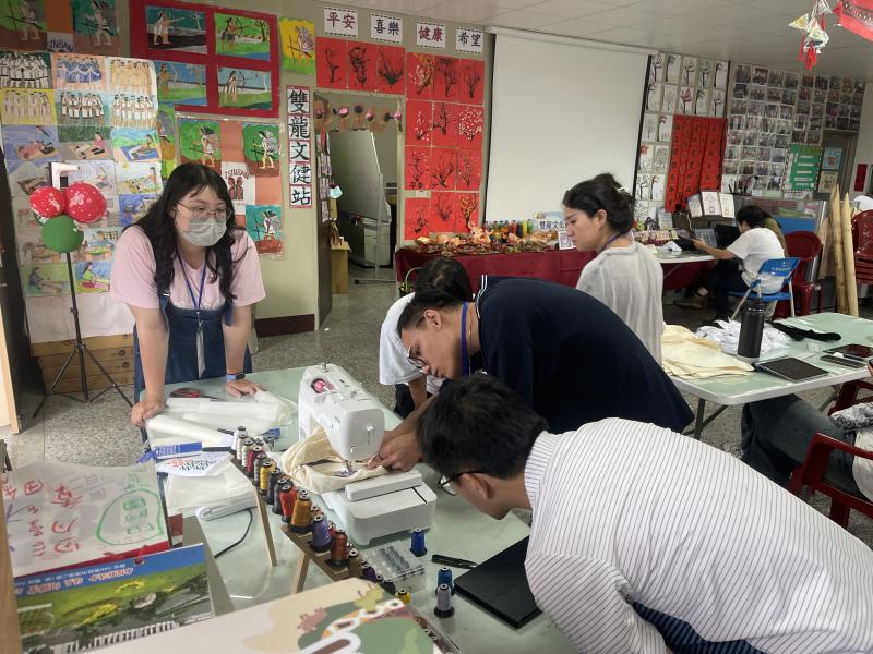 課程完成多項個人創作，展現文化結合創意的可能性。學員期待未來能應用所學開發具布農特色的文創商品，拓展自我發展與社區產業新方向。