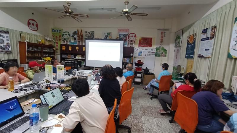 學習如何指定人物造型、場景風格等細節，觀察不同關鍵字對圖片呈現的影響