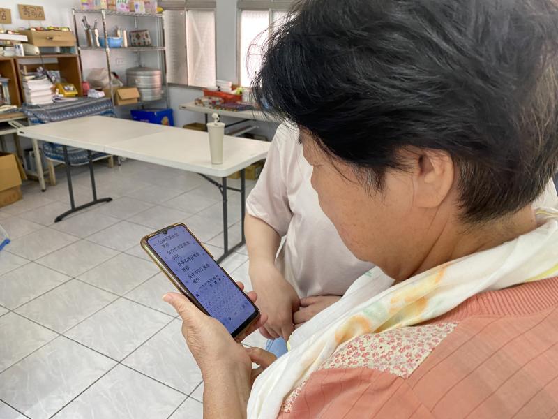 學員搜尋資料遇到問題，單獨諮詢。