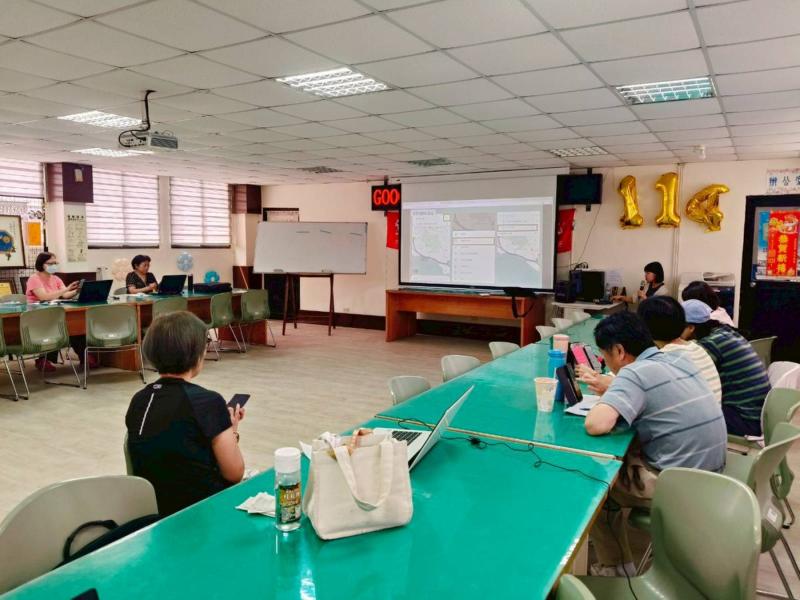 講師示範如何使用多點路線功能