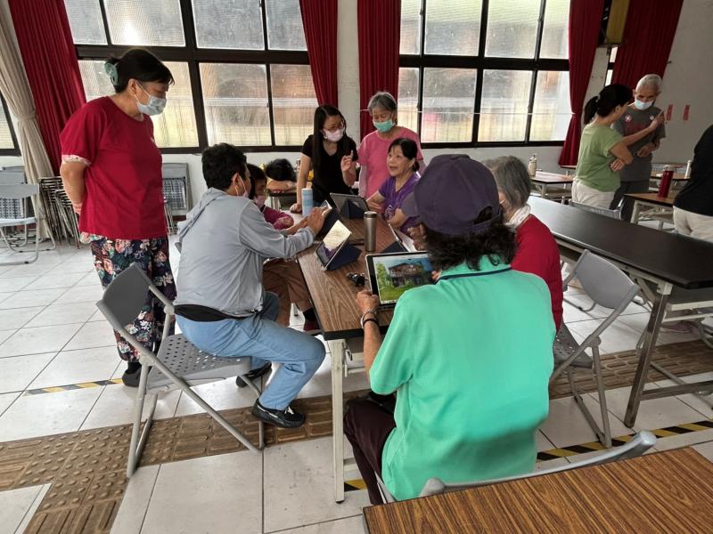 學員互相學習交流