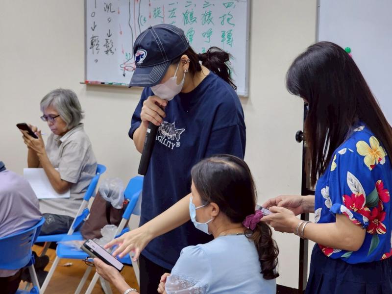 學員秋忍：以前只會亂發限時動態，這次學會怎麼設計吸睛版面與排程貼文，更懂得用Hashtag分類與行銷，讓粉絲互動率提升，真的太棒了！