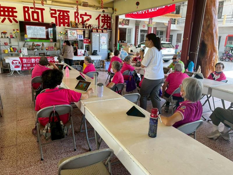 E起動動手繪畫-封面照