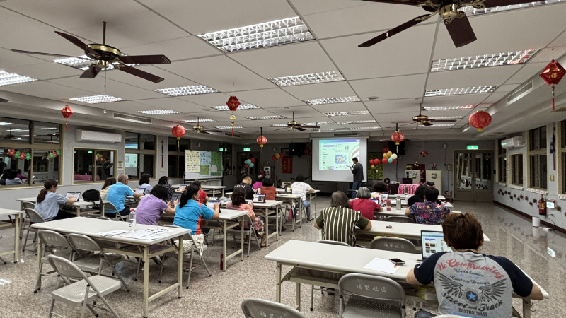 利用Canva設計海報、製作簡報,並結合AI生成輸出成果。