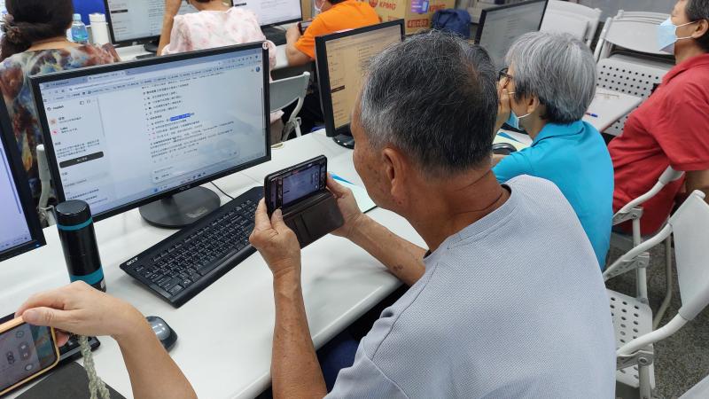 只要有一套正確邏輯, 正確的詢問, AI就可以正確回答並且創造出他們心中的漫畫故事。