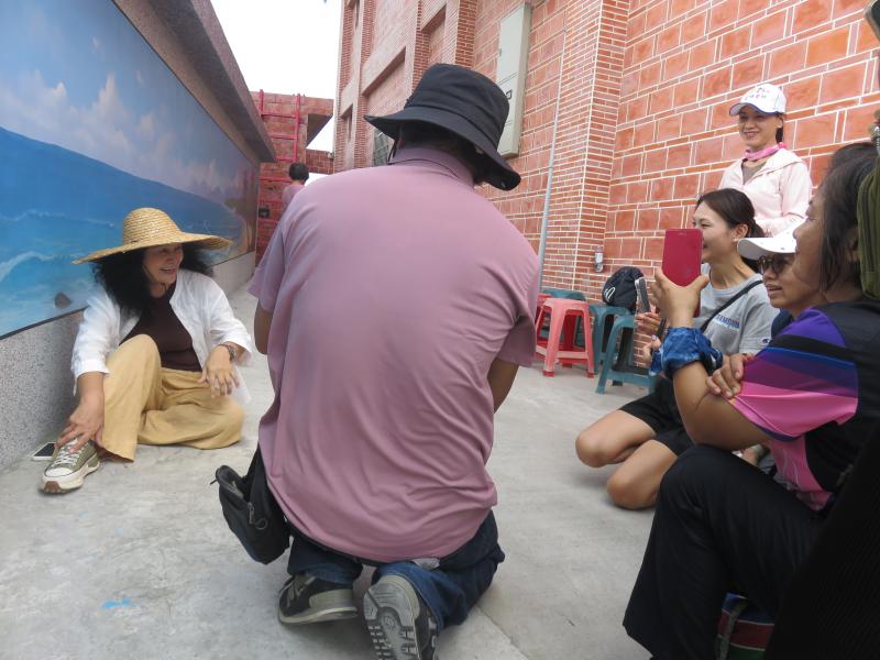 運用社區彩繪拍攝，宣傳社區景點