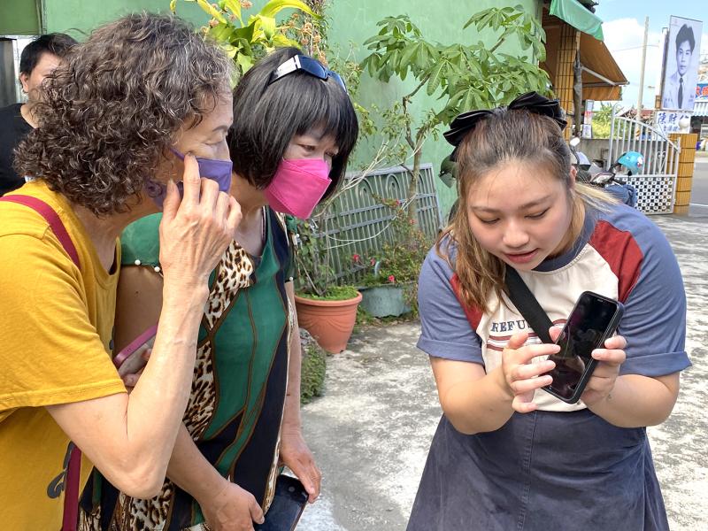 講師展示拍攝成果範例，並細心講解所運用的拍攝技巧。