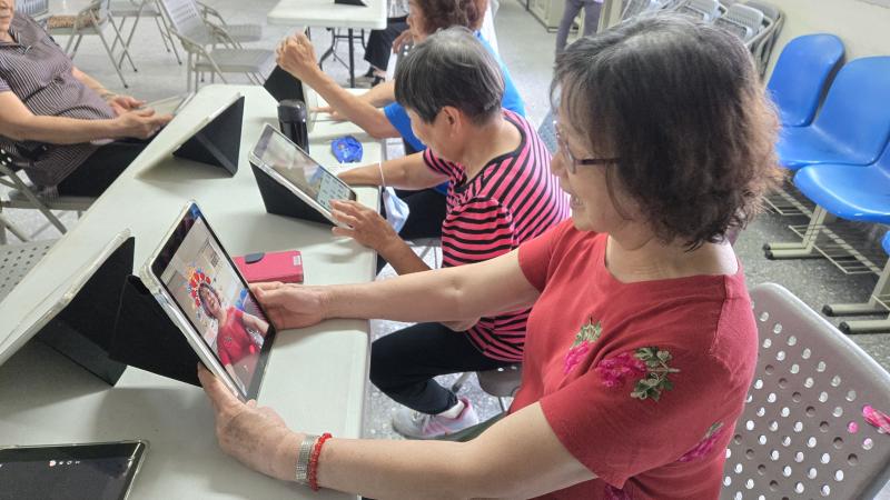 使用美圖秀秀拍一張照片，以利後續使用AI修圖