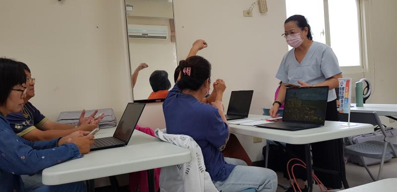 手機帶我遊世界-封面照