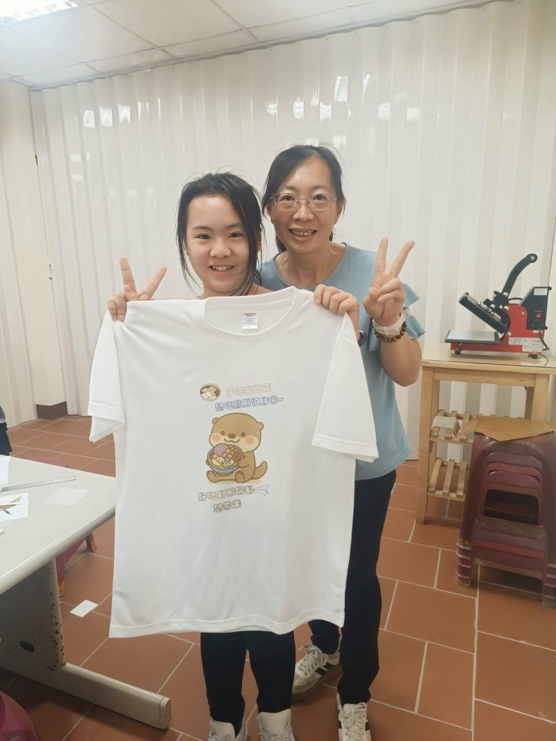 暑假期間與孩子一起參加金湖doc的「金門美食T恤設計班」，共度快樂的親子時光