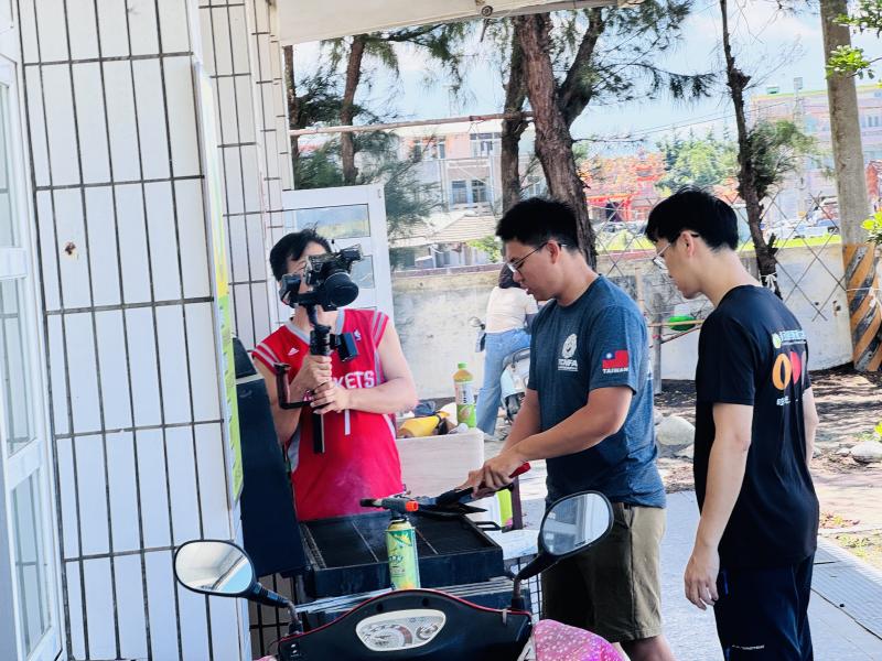 鰻魚是一種具有豐富營養價值的魚類，含有豐富的蛋白質、維生素和不飽和脂肪酸，對人體健康有益。 鰻魚的料理方式多樣，常見的鰻魚的料理分為中式和日式兩種，料理方式包括蒸、煮、燉、炒、烤、燒和油炸等。鰻魚的身上觸感摸起來黏黏滑滑的，這些黏液主要是由