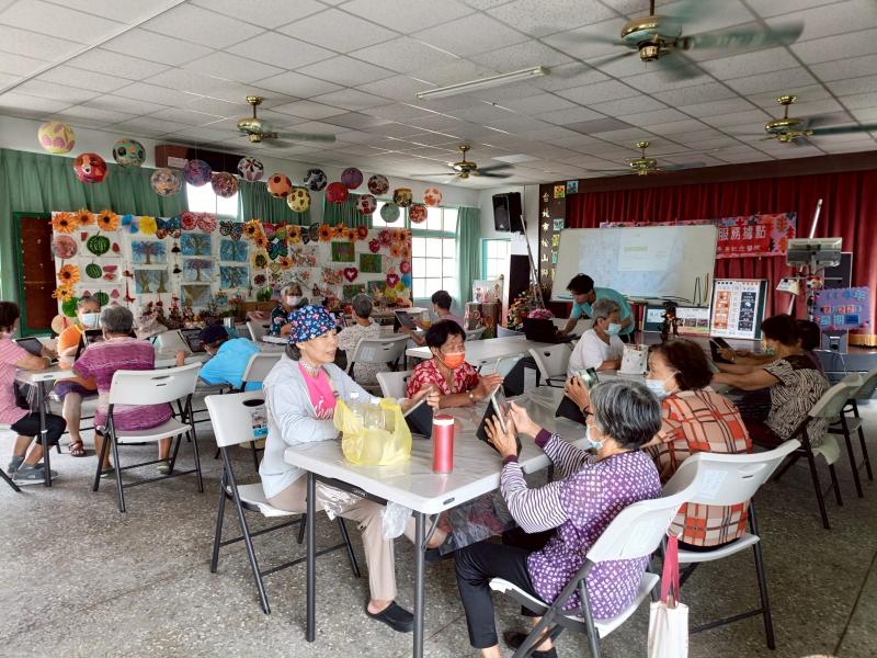 學員們開心學習