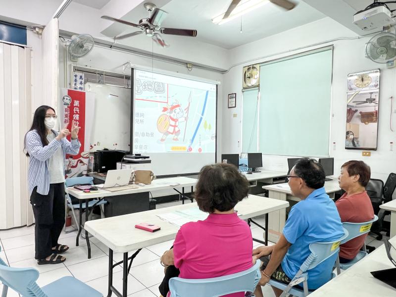 講師與學員間的交流與回饋，討論地圖的後續應用與推廣方式。