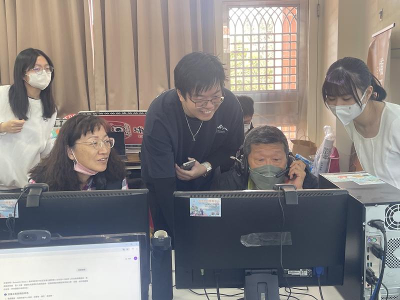 每位學員都能獲得適時、適切的指導，不論是初次操作 AI 繪圖工具，還是將生成的圖片轉化為影音作品，都有講師在旁細心引導。