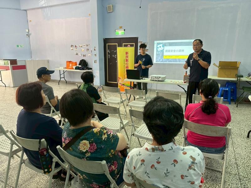 楊專員至松柏村行動分班致詞