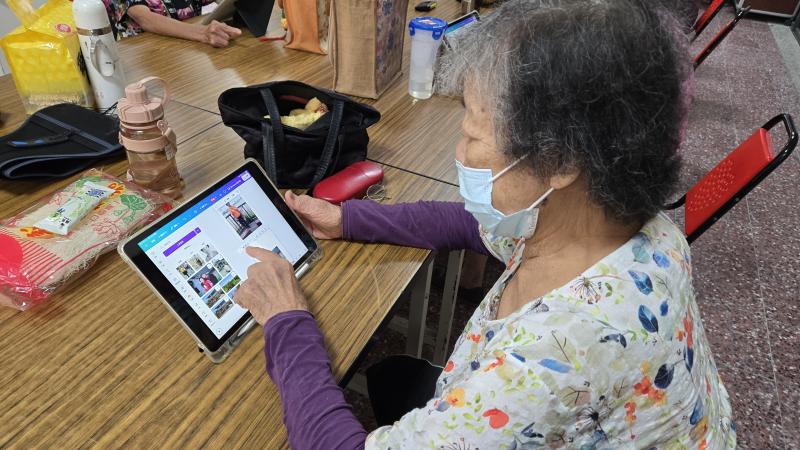 一張一張的擺放好