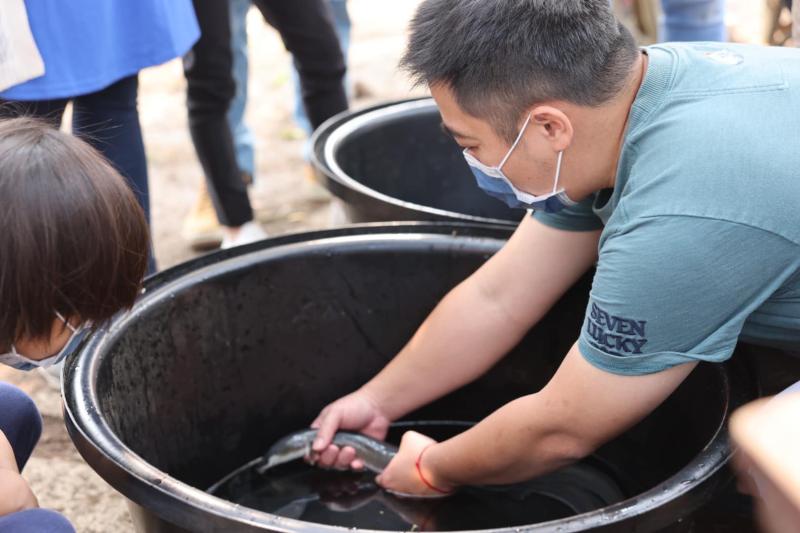 近年來，由於環境污染、氣候變遷、鰻魚資源短缺等因素，台灣鰻魚產業面臨著前所未有的挑戰，學員們也在課程中提出疑問，可以去了解鰻魚的各種知識，搭配影音記錄，更讓大家知道過去台灣鰻魚產業的輝煌歷史，也真實呈現了台灣鰻魚產業面臨的困境和挑戰，也提醒
