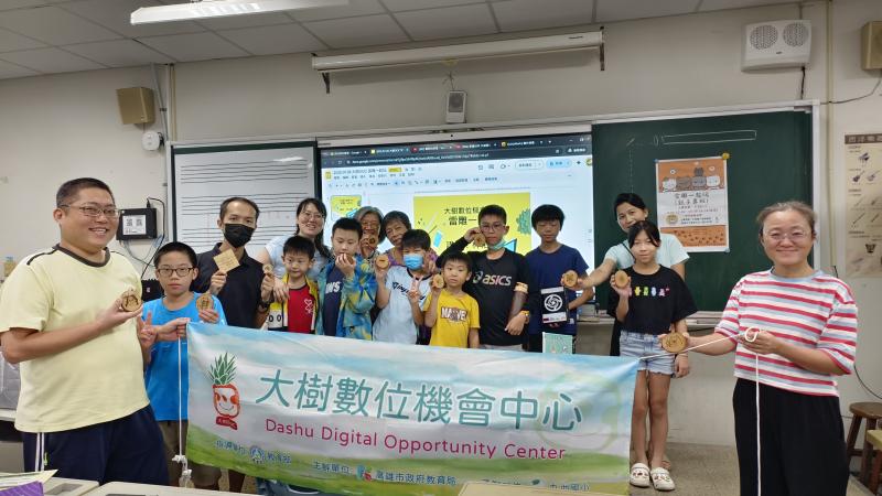 雷雕作品完成囉來張大合照