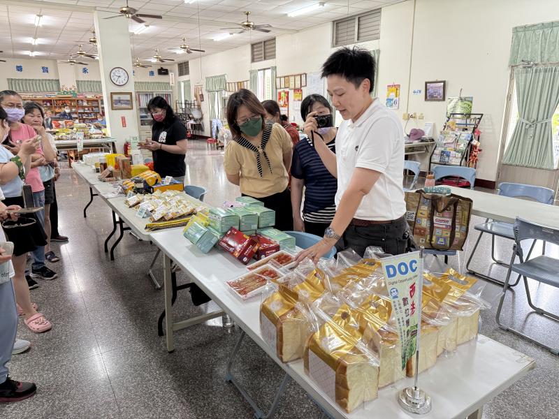 實際操作流程，包含條碼掃描、金額輸入與交易確認等步驟