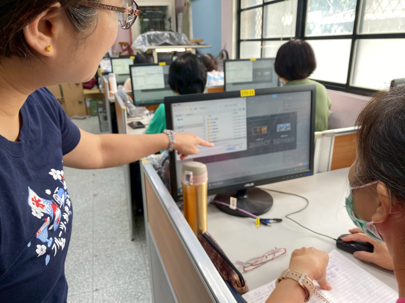 指導學員如何導入素材照片。