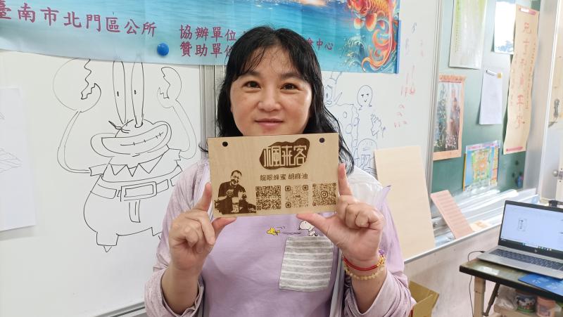 看到作品在木頭上成形的那一刻，覺得非常神奇又有成就感