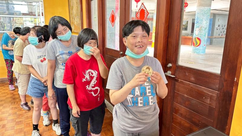 雷雕木作自己的人物吊飾