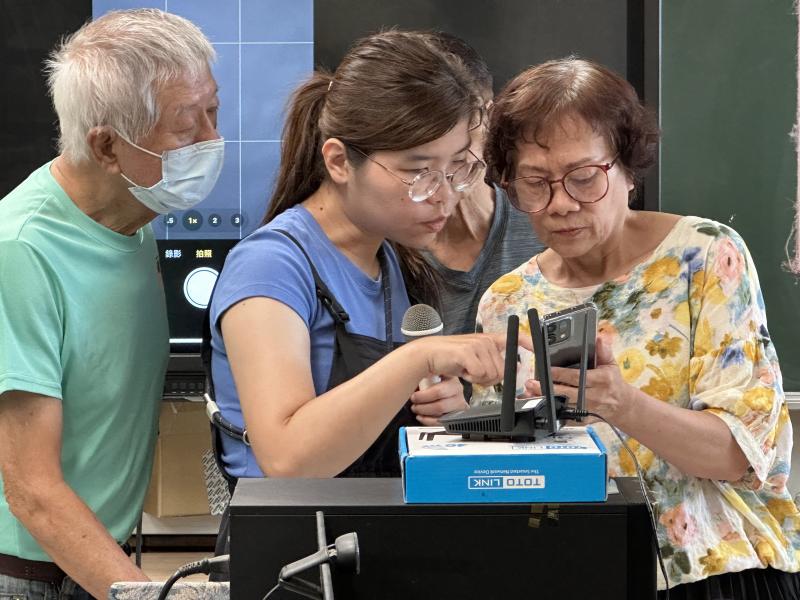 講師指導學員選擇LINE好友及原始設定開啟及關閉的重要性.