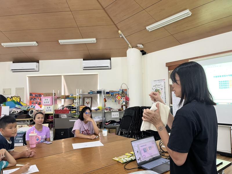 數位工藝：創意繡字藝術-封面照