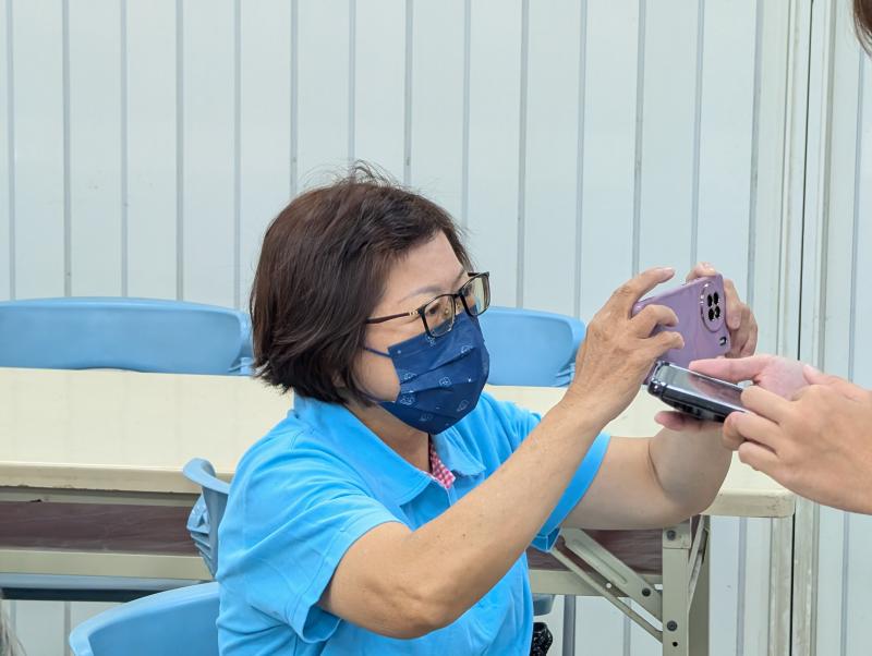 學員在上課練習拍照