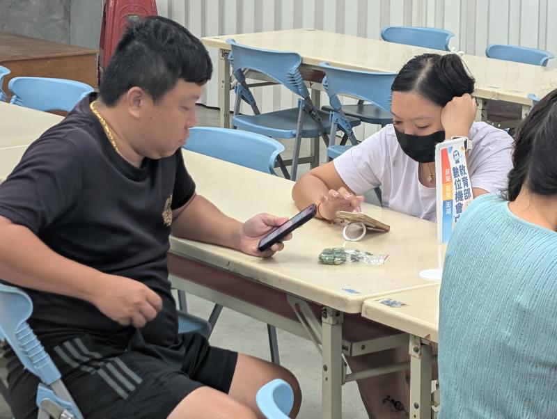 學員們創作的時候