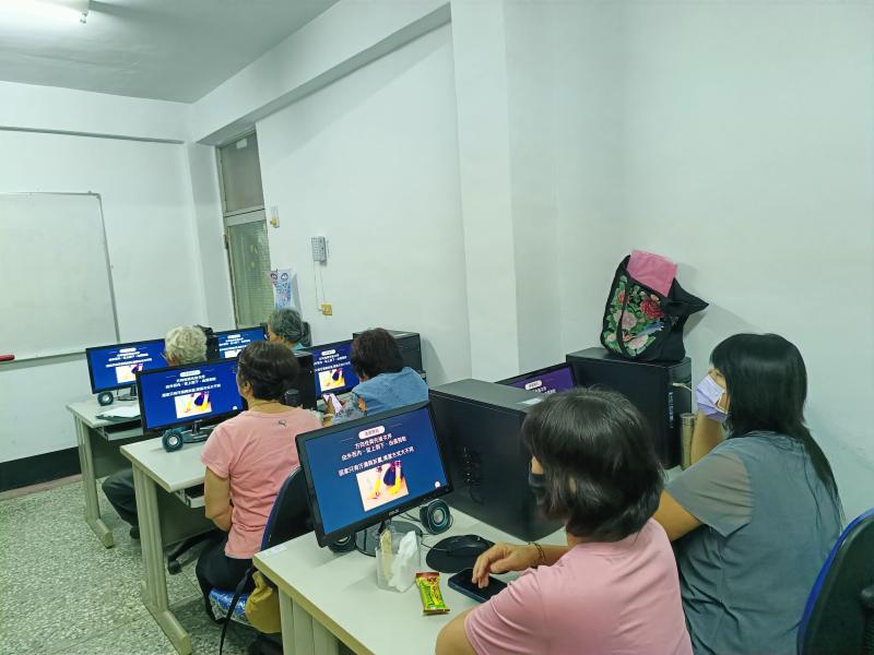 課程讓學員了解智慧居家的基礎觀念，並實際體驗如何用雲端表單管理家中物品。