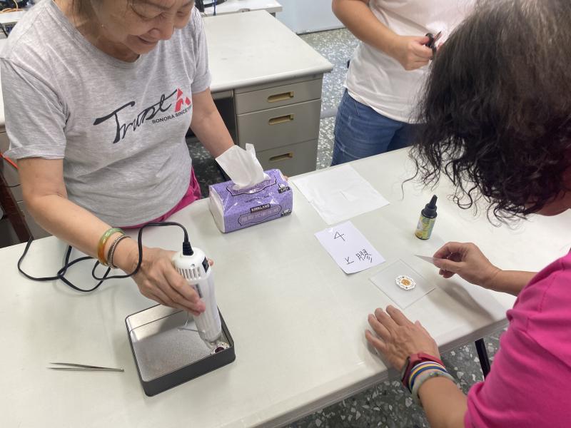 將繪製圖片，製作成鑰匙圈