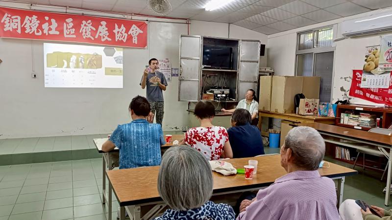 蜜蜂生態化影像設計-封面照