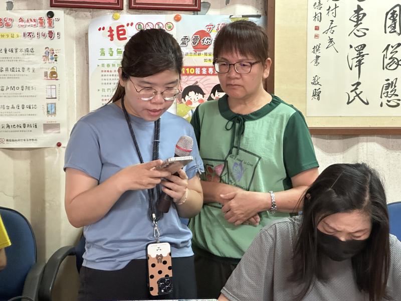 老師教學員Google Maps如何搜尋附近景點及地圖位置上的標示.