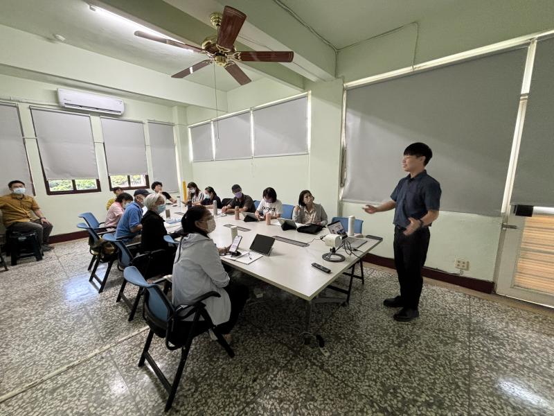 講師熱情為課程民眾講解