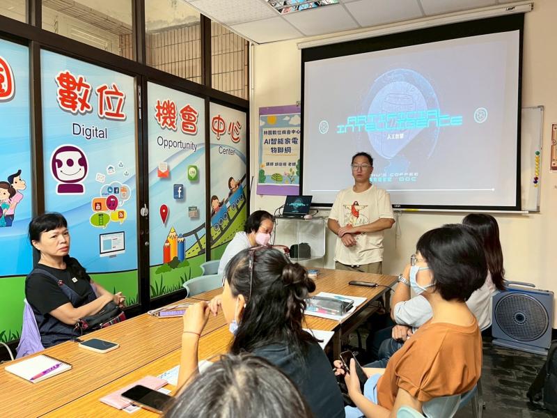 課程中講師指導學員認識 AI的不同層次及用途。