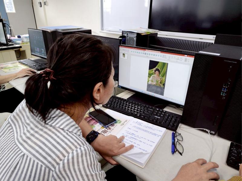 作品終於逐漸形成囉!