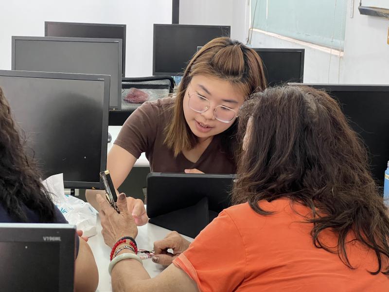 學員生成影片/圖像素材，強調素材與腳本的對應性。
