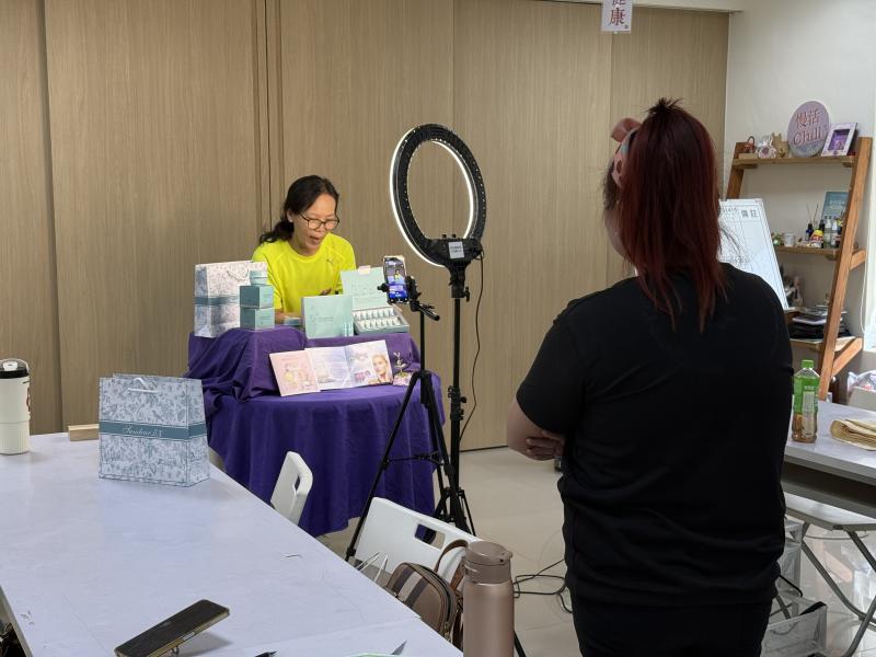 實際直播指導學員