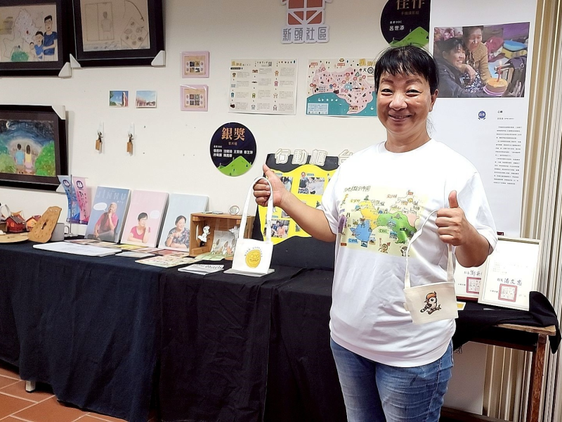 我是新住民，很喜歡金門這個富有人情味的島嶼，金門已成為我的第二個故鄉，今天來金湖doc學習課程，特別加入喜歡的金門元素做為提袋設計。