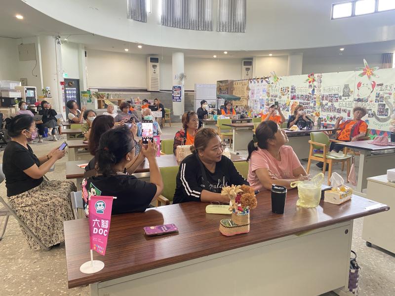 Ai 你/妳我的生 活嚮導-封面照