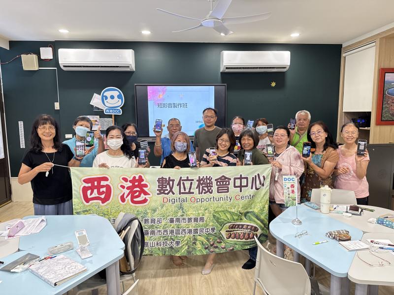 課程尾聲，學員們踴躍展示自己的短影音成果