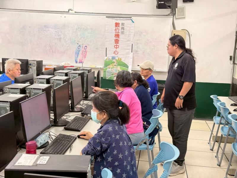 學員自行設計圖稿