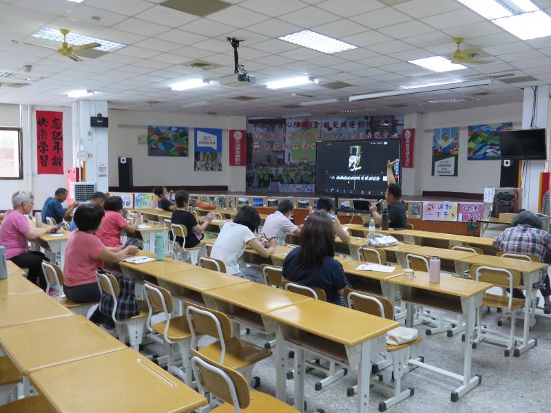 講師介紹常用剪輯工具與操作技巧，學員同步練習