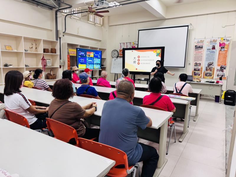 講師說明數位學習